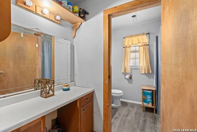 10294 Park Road 37 Lakehills, TX 78063