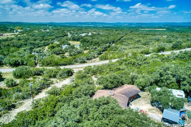 10294 Park Road 37 Lakehills, TX 78063