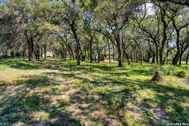 10294 Park Road 37 Lakehills, TX 78063