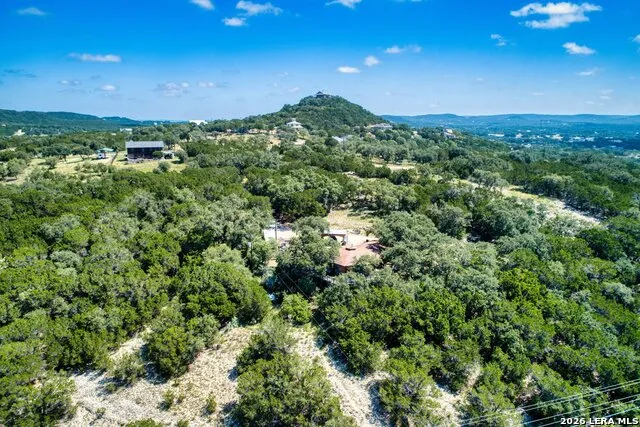 10294 Park Road 37 Lakehills, TX 78063