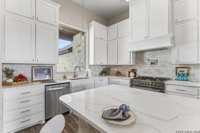 169 LONGWOOD DR New Braunfels, TX 78132