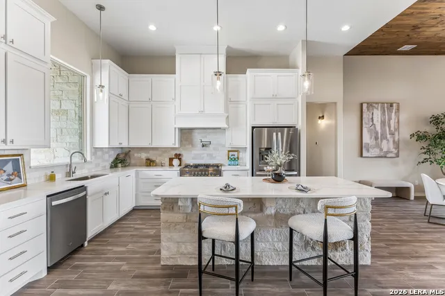 169 LONGWOOD DR New Braunfels, TX 78132