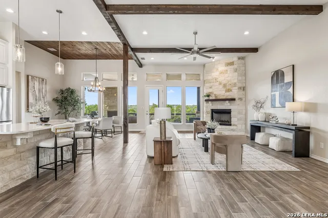 169 LONGWOOD DR New Braunfels, TX 78132