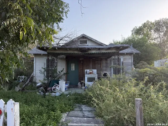 514 E Spring Street Brackettville, TX 78832