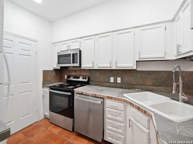 6100 Woodlake Pkwy #311 San Antonio, TX 78244