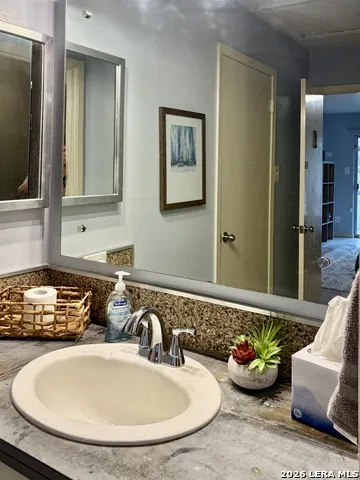 8915 Datapoint Dr #44B San Antonio, TX 78229