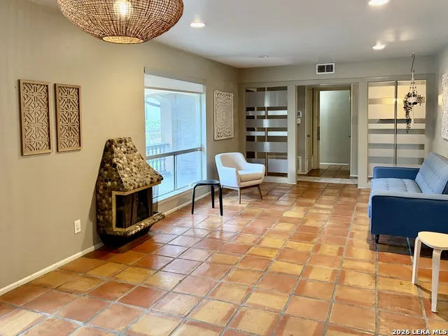 8915 Datapoint Dr #44B San Antonio, TX 78229