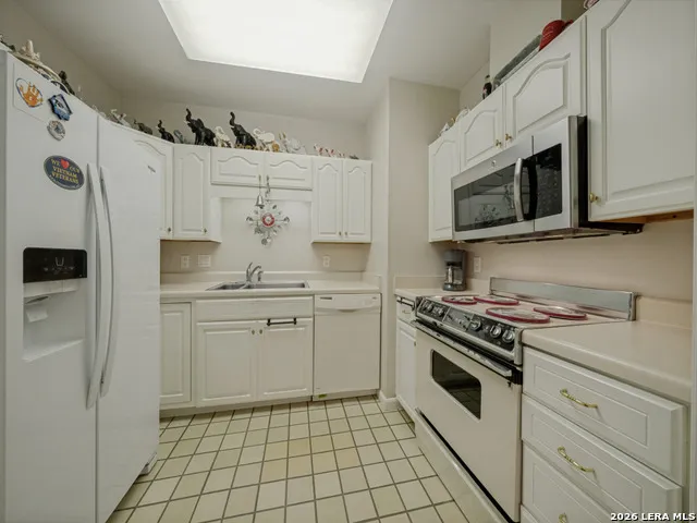 1 TOWERS PARK LN #1513 San Antonio, TX 78209