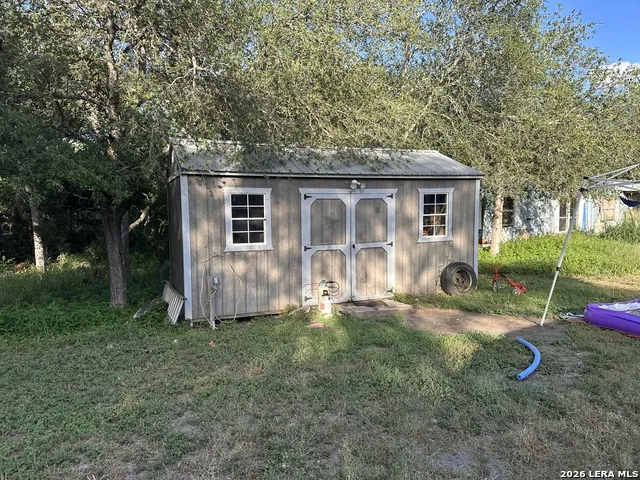 332 Private Road 6632 Devine, TX 78016