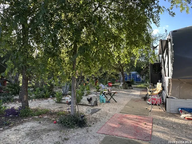 332 Private Road 6632 Devine, TX 78016