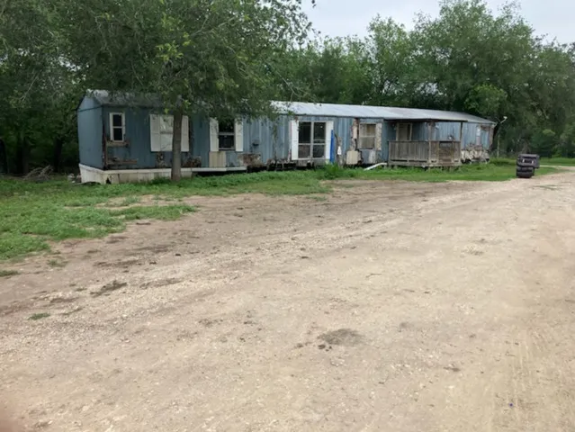 332 Private Road 6632 Devine, TX 78016
