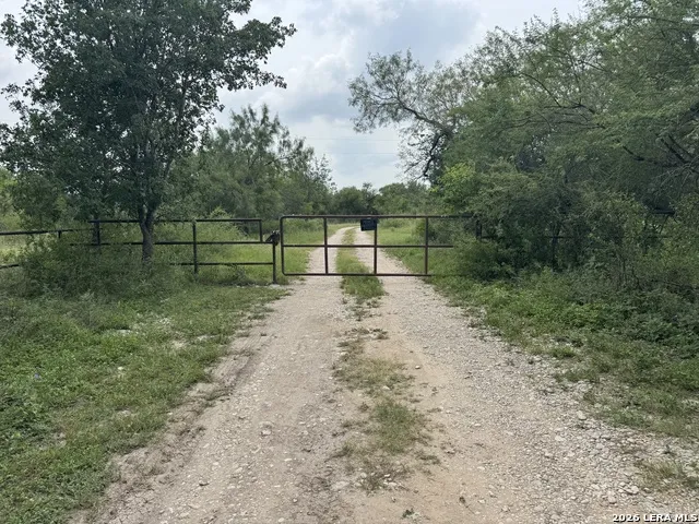 220 PRIVATE ROAD 2355 Uvalde, TX 78801