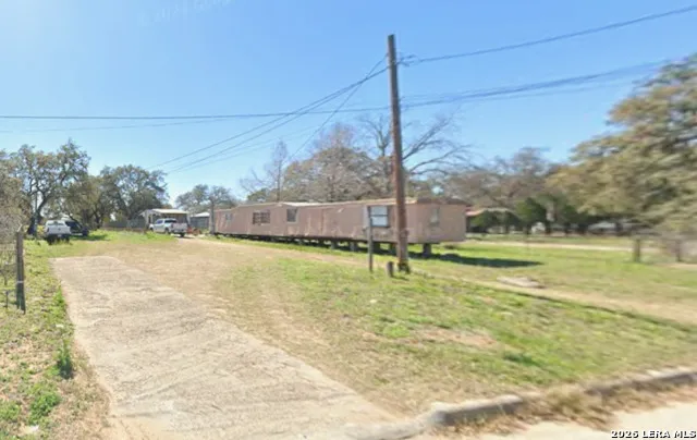 834 E ADAMS ST Pleasanton, TX 78064
