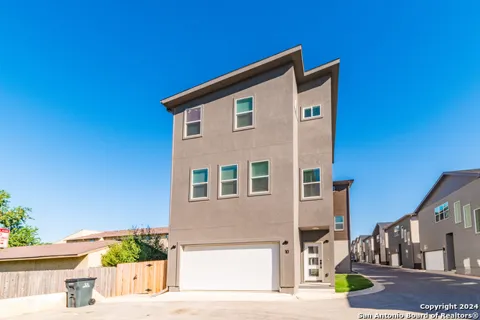 1618 W LAWNDALE DR Unit 10