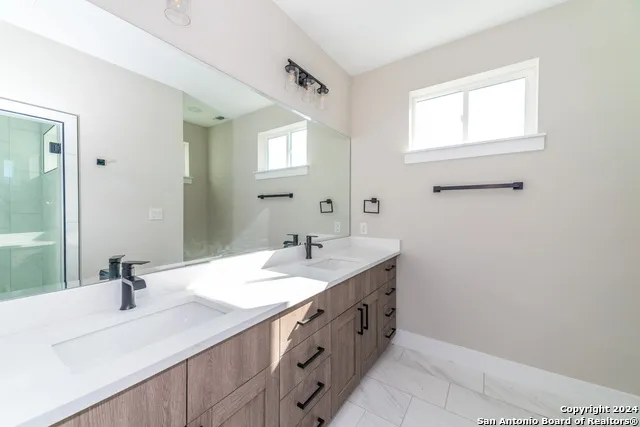 1618 W LAWNDALE DR Unit 10 San Antonio, TX 78209