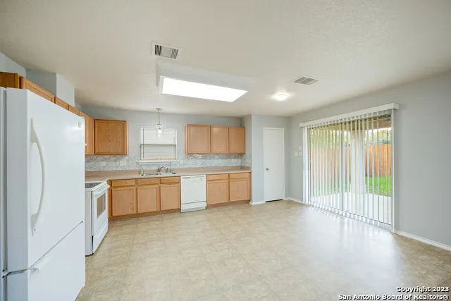 2527 BUTTERFLY BAY San Antonio, TX 78245
