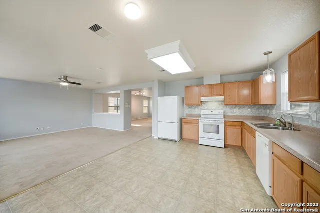2527 BUTTERFLY BAY San Antonio, TX 78245