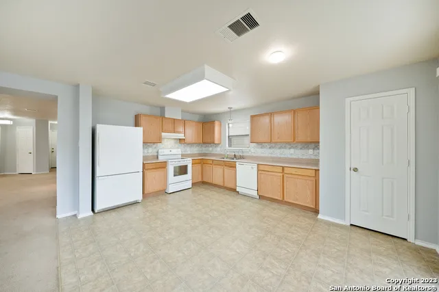2527 BUTTERFLY BAY San Antonio, TX 78245