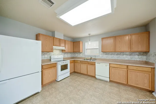 2527 BUTTERFLY BAY San Antonio, TX 78245
