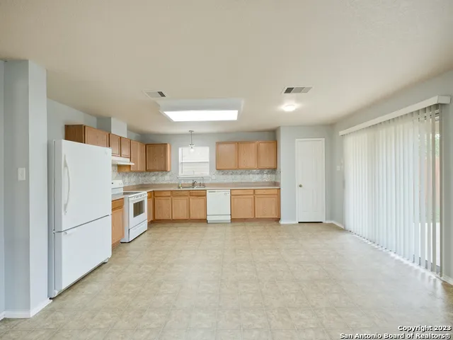 2527 BUTTERFLY BAY San Antonio, TX 78245