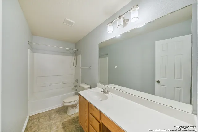 2527 BUTTERFLY BAY San Antonio, TX 78245