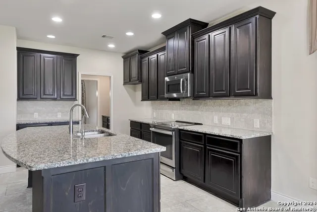 2882 CORAL SKY Seguin, TX 78155