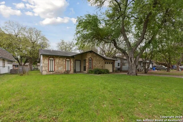 312 LORI LYNN DR Schertz, TX 78154