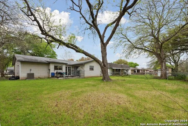 312 LORI LYNN DR Schertz, TX 78154