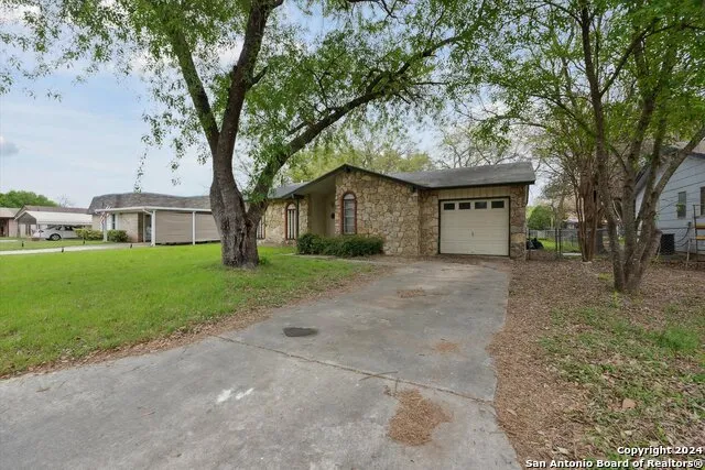 312 LORI LYNN DR Schertz, TX 78154