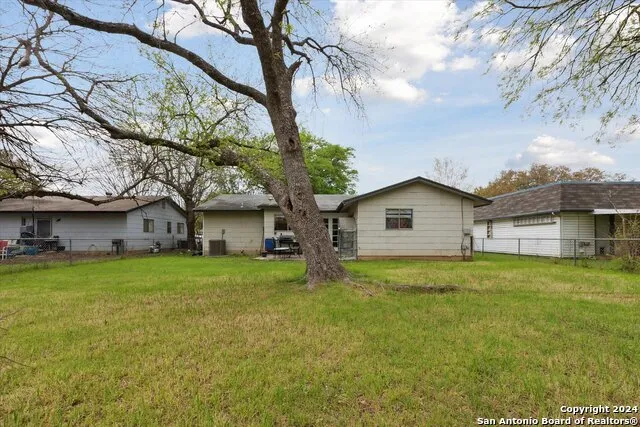 312 LORI LYNN DR Schertz, TX 78154