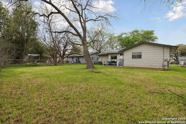312 LORI LYNN DR Schertz, TX 78154