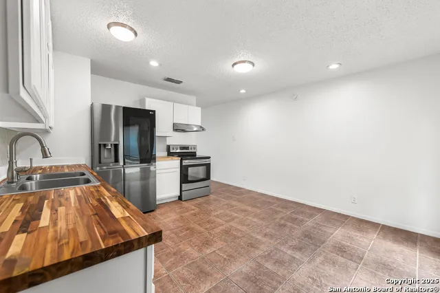 9726 Hidden Swan San Antonio, TX 78250