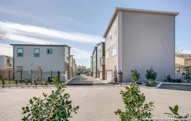 1618 W LAWNDALE DR Unit 8 San Antonio, TX 78209