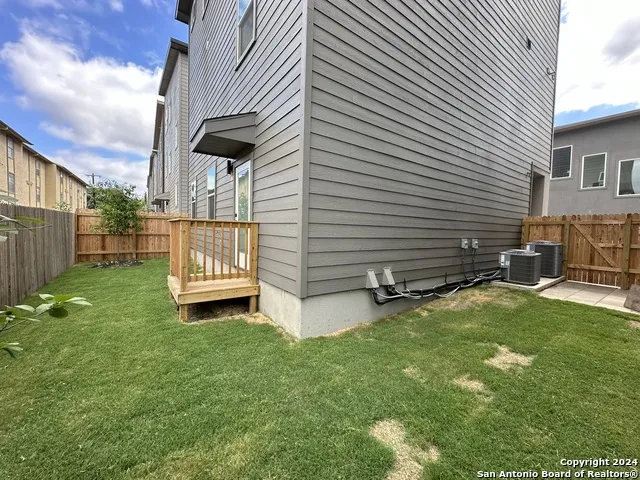 1618 W LAWNDALE DR Unit 8 San Antonio, TX 78209