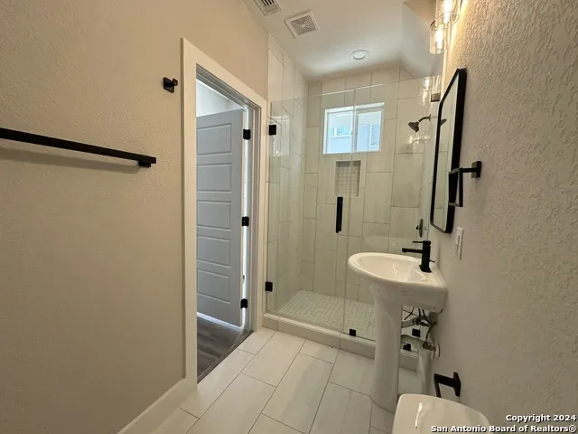 1618 W LAWNDALE DR Unit 8 San Antonio, TX 78209