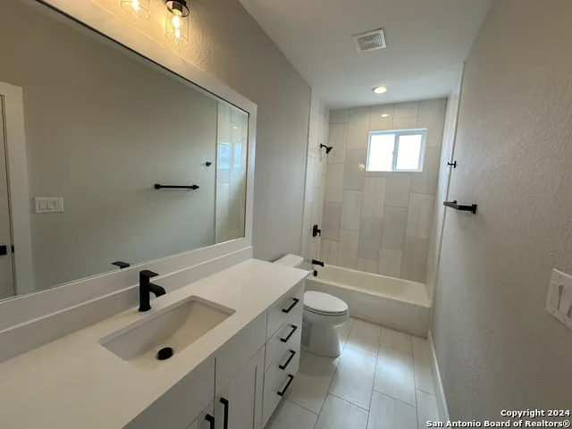 1618 W LAWNDALE DR Unit 8 San Antonio, TX 78209