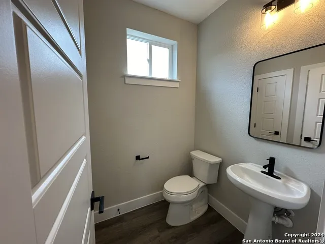 1618 W LAWNDALE DR Unit 8 San Antonio, TX 78209
