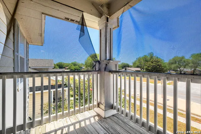 5635 MIDCROWN DR San Antonio, TX 78218