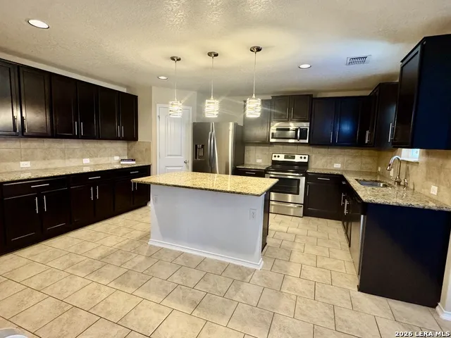 1607 Tree Run San Antonio, TX 78245
