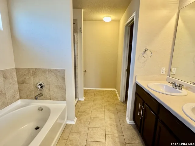 1607 Tree Run San Antonio, TX 78245