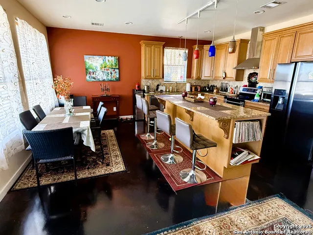 972 Pebble Beach Lakehills, TX 78063