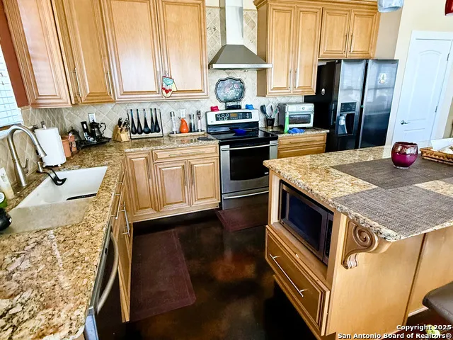 972 Pebble Beach Lakehills, TX 78063