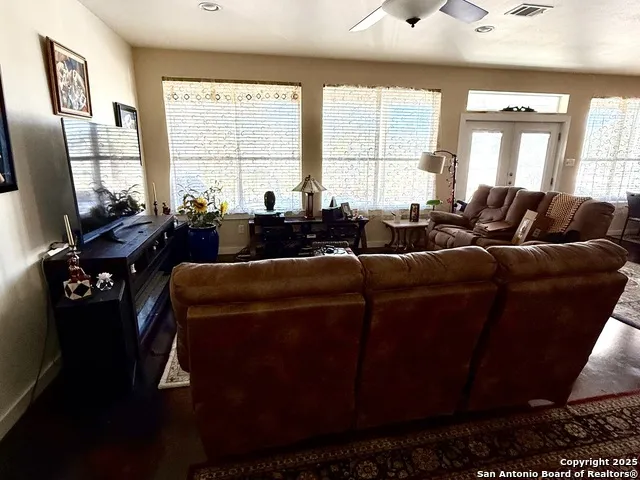 972 Pebble Beach Lakehills, TX 78063