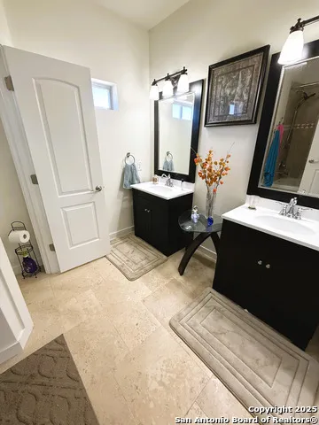 972 Pebble Beach Lakehills, TX 78063