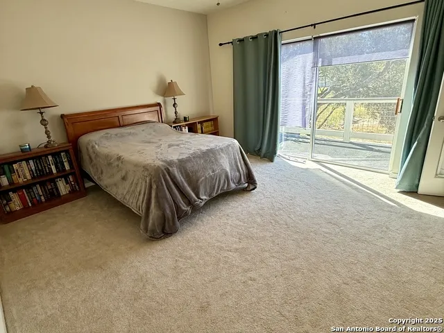 972 Pebble Beach Lakehills, TX 78063