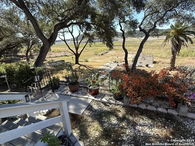 972 Pebble Beach Lakehills, TX 78063