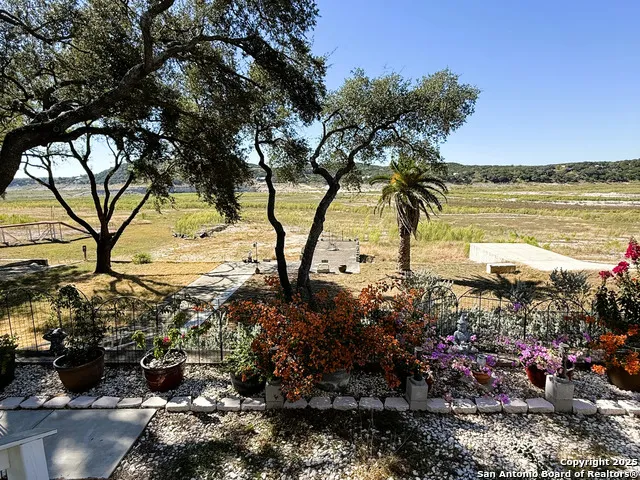 972 Pebble Beach Lakehills, TX 78063