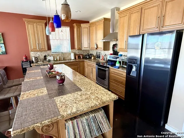 972 Pebble Beach Lakehills, TX 78063