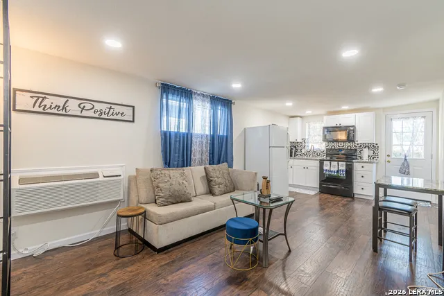 207 Hermine Blvd Unit 2 San Antonio, TX 78212