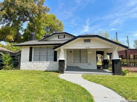 1245 Kayton Avenue Unit A